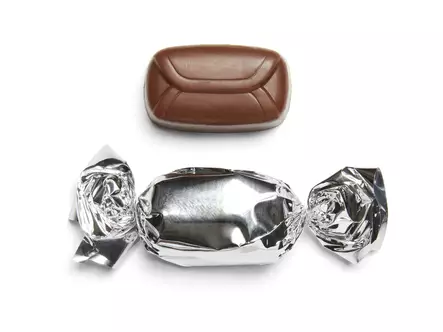 Bregmos Twisted Suklaakonvehti Logolla - Suklaat - BRG112233 - 2